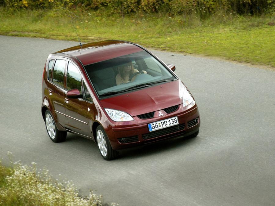  Mitsubishi Colt 5-Door 2004 года  (фото 5 из 29)